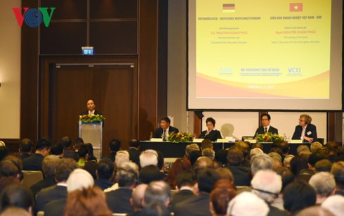 PM Vietnam, Nguyen Xuan Phuc: Akan ada gelombang investasi baru dari Jerman di Vietnam - ảnh 1