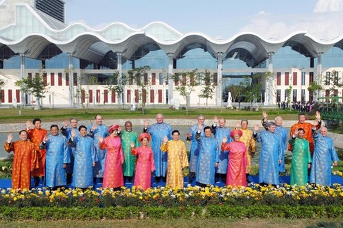 Busana para pemimpin APEC 2017 kental dengan selar budaya Vietnam - ảnh 1
