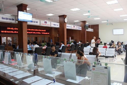 Provinsi Quang Ninh melakukan reformasi prosedur administrasi untuk kebutuhan warga dan badan usaha - ảnh 2