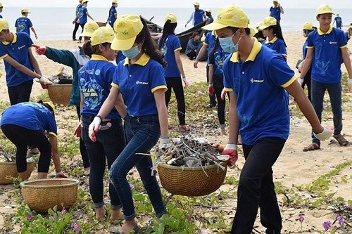 Kaum pemuda Vietnam menjadi pelopor dalam melindungi lingkungan hidup dan beradaptasi dengan perubahan iklim - ảnh 1