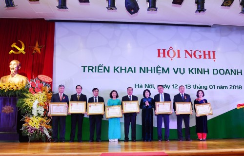  Wapres Vietnam, Dang Thi Ngoc Thinh menghadiri konferensi Vietcombank tentang penggelaran tugas tahun 2018 - ảnh 1