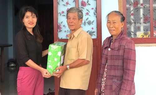 Provinsi Phu Yen membantu warga korban taufan memperbaiki rumah untuk merayakan Hari Raya Tet - ảnh 1