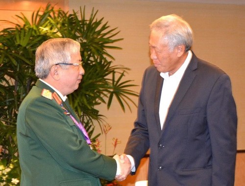  Deputi Menhan Nguyen Chi Vinh melakukan kontak bilateral di sela-sela ADMM di Singapura - ảnh 1