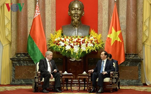 Presiden Vietnam, Tran Dai Quang menerima Deputi PM Belarus, Semashko - ảnh 1