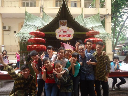 Kalangan muda Viet Nam dengan bahasa Indonesia - ảnh 2