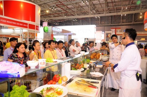 Sebanyak 20 negara dan teritori ikut serta dalam pameran Food dan Hotel Ha Noi tahun 2018 - ảnh 1
