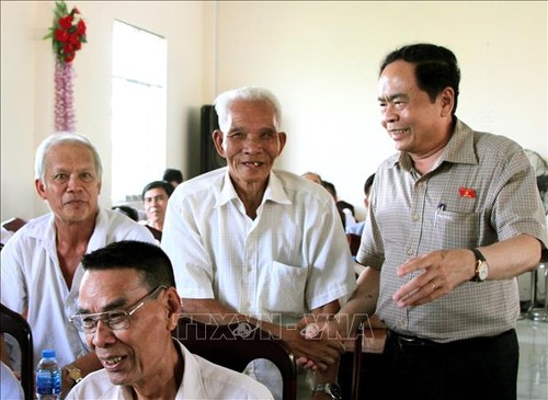 Ketua Pengurus Besar Front Tanah Air Viet Nam melakukan kontak dengan para pemilih Kota Can Tho - ảnh 1