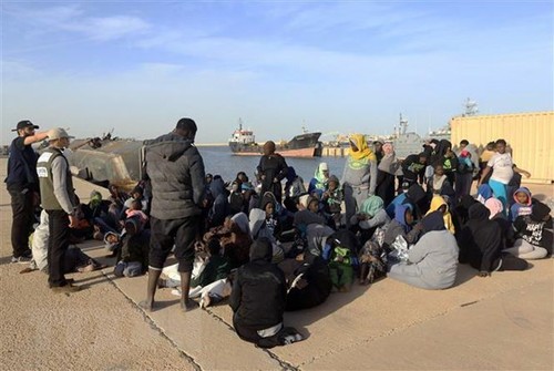 Italia menegaskan adanya terorisme di kapal-kapal pengangkut migran dari Libia - ảnh 1