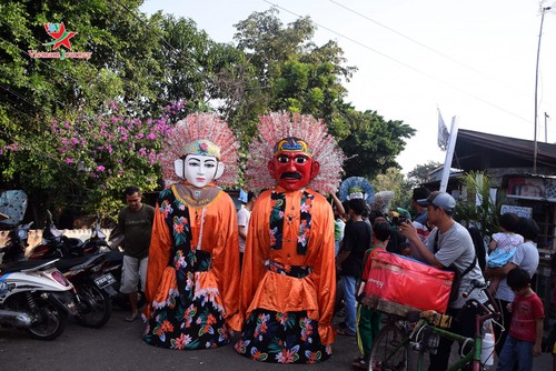 Lambang budaya Ondel-Ondel memenuhi jalan - jalan menjelang hari berdirinya Kota Jakarta - ảnh 6