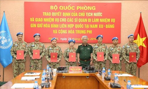Ada lagi 7 perwira Vietnam yang menerima tugas menjaga perdamaian PBB - ảnh 1