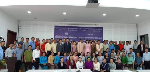 Menatar kejuruan penerbitan untuk pejabat Laos - ảnh 1