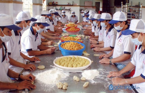 Kerajinan membuat kue Pia tradisional di Provinsi Soc Trang - ảnh 1