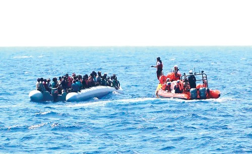 Masalah migran: Ada lagi banyak orang yang diselamatkan di lepas pantai Libia - ảnh 1