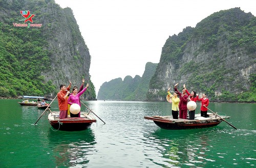 Mata pencaharian berkesinambungan yang dikaitkan dengan usaha mengkonservasikan kebudayaan desa nelayan di Teluk Ha Long - ảnh 1