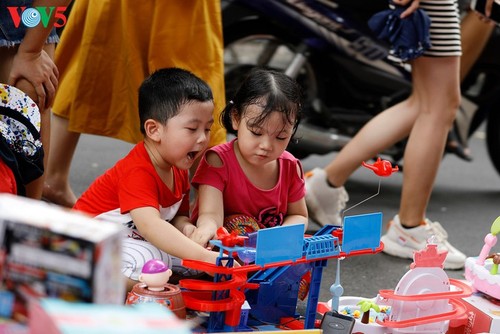 Kembali mencari masa kanak-kanak di Jalan Hang Ma pada Festival Medio Musim Rontok - ảnh 14