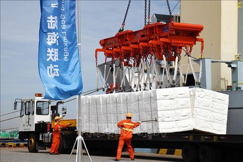 AS untuk sementara membongkar tarif terhadap lebih dari 400 jenis barang dagangan Tiongkok - ảnh 1