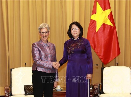 Wapres Dang Thi Ngoc Thinh menerima Gubernur Negara Bagian Victoria (Australia), Linda Marion Dessau - ảnh 1