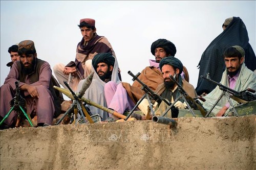 Taliban memperingatkan terus melakukan serangan sampai saat mencapai permufakatan damai - ảnh 1
