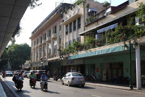 Foto-foto tentang Jalan Trang Tien - jalan megah di Kota Hanoi pada zaman dulu dan dewasa ini - ảnh 18
