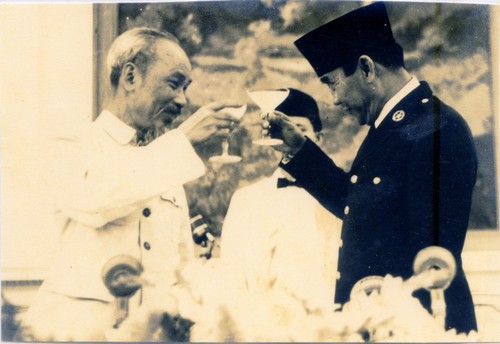 VOV mencanangkan Sayembara tentang kunjungan bersejarah Presiden Ho Chi Minh dan Presiden Indonesia, Sukarno - ảnh 1