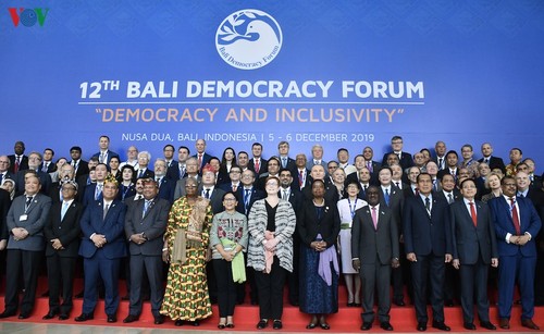 Forum Demokrasi Bali kali ke-12 Menjunjung Tinggi Peranan Memimpin dari Perempuan dan Pemuda - ảnh 1