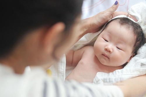 Turut Memperbaiki Kesehatan Bayi di Beberapa Provinsi di Daerah Pegunungan Vietnam Utara dan Daerah Tay Nguyen - ảnh 1