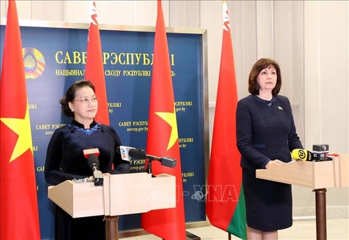 Vietnam dan Belarus Mempunyai Sangat Banyak Syarat untuk Mendorong Lebih Lanjut Lagi Kerjasama di Semua Bidang - ảnh 1