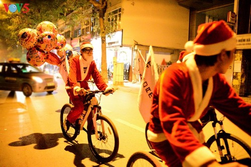 Suasana Hari Natal di Kota Hanoi - ảnh 14