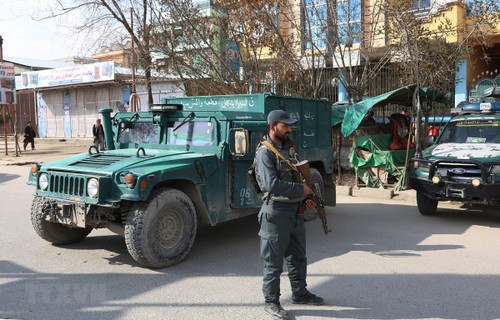 Afghanistan: Seorang pemimpin Taliban dan pengawalnya tewas dalam serangan bom - ảnh 1
