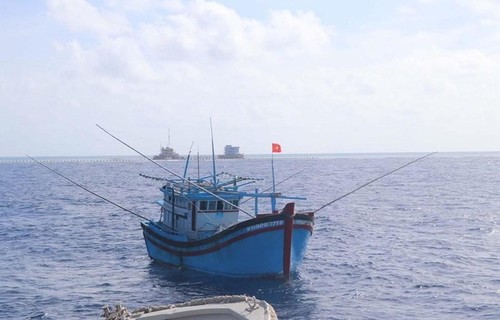 Pengumuman Tiongkok tentang untuk sementara penghentian penangkapan ikan di kawasan yang termasuk kedaulatan Vietnam adalah tidak bernilai - ảnh 1