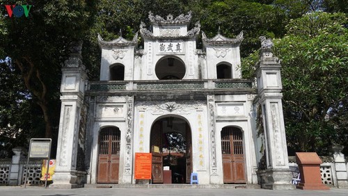 Situs-situs peninggalan sejarah di Kota Hanoi pada hari pertama dibuka kembali - ảnh 11