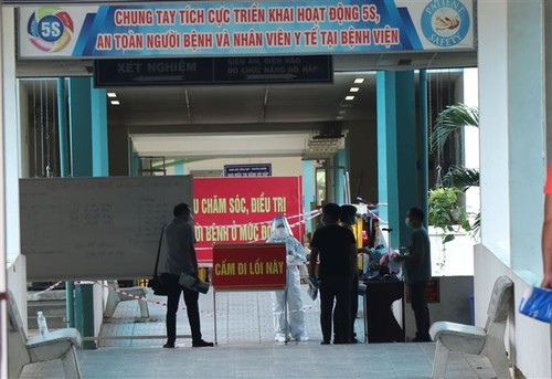 Rumah sakit lapangan di Kabupaten Hoa Vang, Kota Da Nang sudah siap menerima pasien Covid-19 - ảnh 1