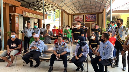 Kedubes Vietnam di Indonesia melakukan kontak konsuler dengan para nelayan yang ditahan - ảnh 1
