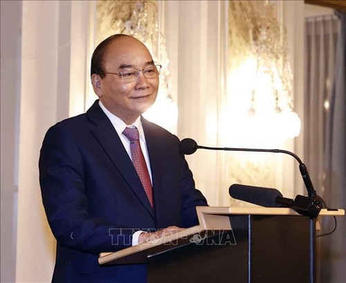Presiden Nguyen Xuan Phuc Menerima Beberapa Badan Usaha Papan Atas Swiss - ảnh 1