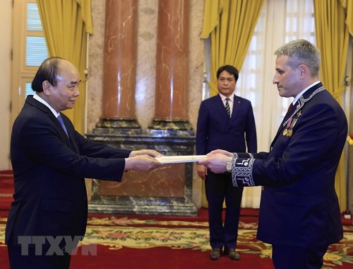 Vietnam Selalu Hargai Hubungan Persahabatan Tradisional dengan Belarus dan Mesir - ảnh 1