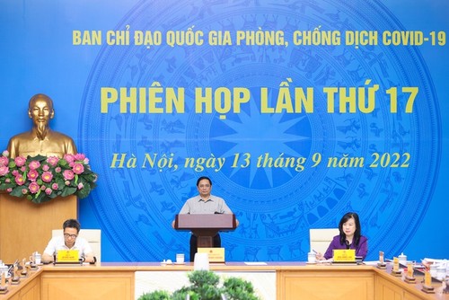 PM Pham Minh Chinh Memimpin Sidang tentang Pencegahan dan Penanggulangan Wabah Covid-19 - ảnh 1
