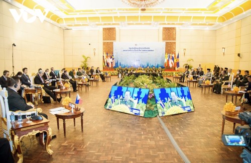 ADMM Retreat Tekankan Pentingnya Pemeliharaan Perdamaian dan Stabilitas di Laut Timur - ảnh 1