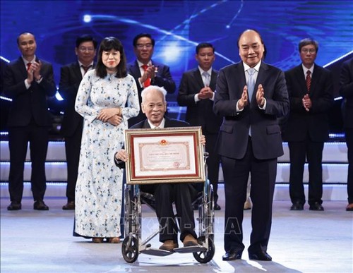 Presiden Nguyen Xuan Phuc: Perlu Tingkatkan Prestise Penghargaan Ho Chi Minh kepada Dunia - ảnh 1