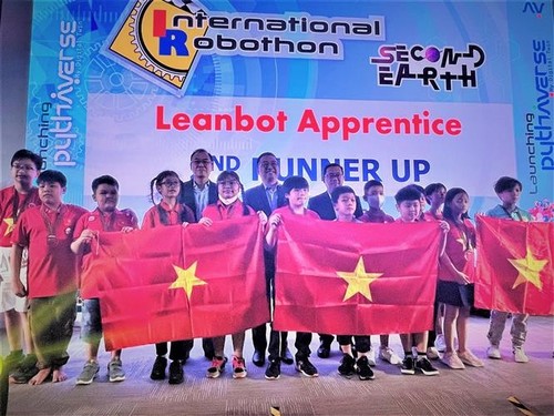 Vietnam Maeraih Banyak Hadiah pada Kontes Robothon Internasional 2023 - ảnh 1