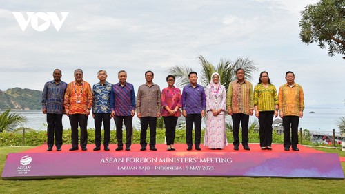 KTT ASEAN ke-42: Para Menlu ASEAN Lakukan Pertemuan Persiapan - ảnh 1