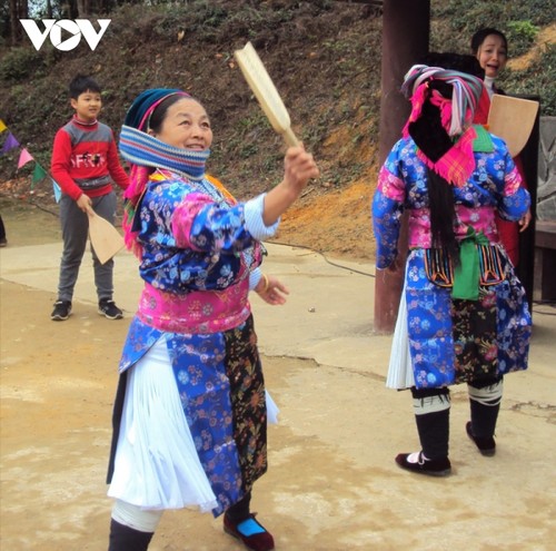 Menikmati pesta permainan “đánh yến” dari warga etnis minoritas Mong di Provinsi Ha Giang - ảnh 1