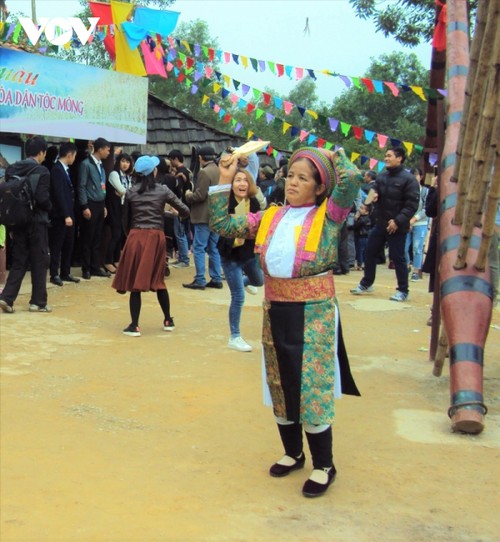 Menikmati pesta permainan “đánh yến” dari warga etnis minoritas Mong di Provinsi Ha Giang - ảnh 2
