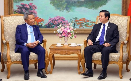 Deputi PM Vietnam, Tran Hong Ha Menerima Menteri Industri dan Komunikasi Laos - ảnh 1