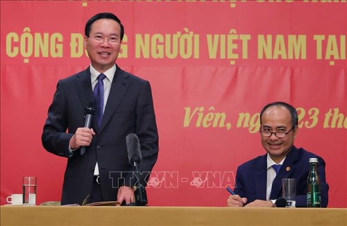 Presiden Vietnam,Vo Van Thuong Menemui Para Perantau dan Sahabat-Sahabat Austria, Kunjungi Kedutaan Besar Vietnam di Wina - ảnh 1