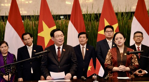 Vietnam dan Indonesia Bertekat Bekerja Sama untuk Merealisasikan Aspirasi Menjadi Negara yang Berkembang secara Kuat dan Kaya - ảnh 1