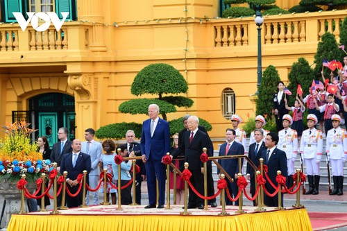 Sekjen Nguyen Phu Trong Memimpin Acara Penyambutan Presiden AS, Joe Biden - ảnh 1