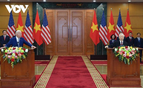 Vietnam-AS Tingkatkan Hubungan ke Kemitraan Strategis Komprehensif demi Perdamaian, Kerja Sama dan Perkembangan yang Berkelanjutan - ảnh 1