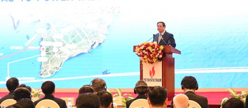 PM Vietnam, Pham Minh Chinh Hadiri Upacara Penandatanganan Penggelaran Rangkaian Proyek Gas-Listrik Blok B dari Petrovietnam - ảnh 1