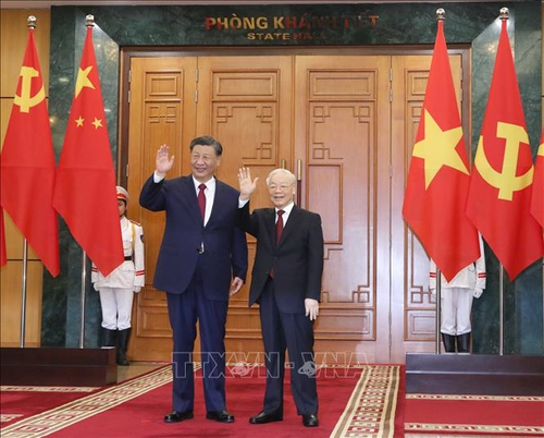 Media Tiongkok Meliput secara Menonjol dan Khidmat Kunjungan Sekjen, Presiden Tiongkok, Xi Jinping di Vietnam - ảnh 1