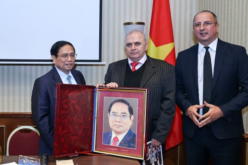 PM Vietnam, Pham Minh Chinh: Vietnam Selalu Mengingat Perasaan dan Bantuan yang Berharga dari Sahabat-Sahabat Rumania - ảnh 1